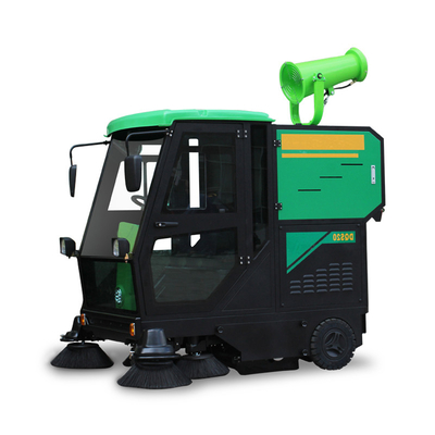 تنظيف الشوارع الصناعية أصبح سهلاً مع DQS20 Ride On Road Sweeper ومدفع الضباب